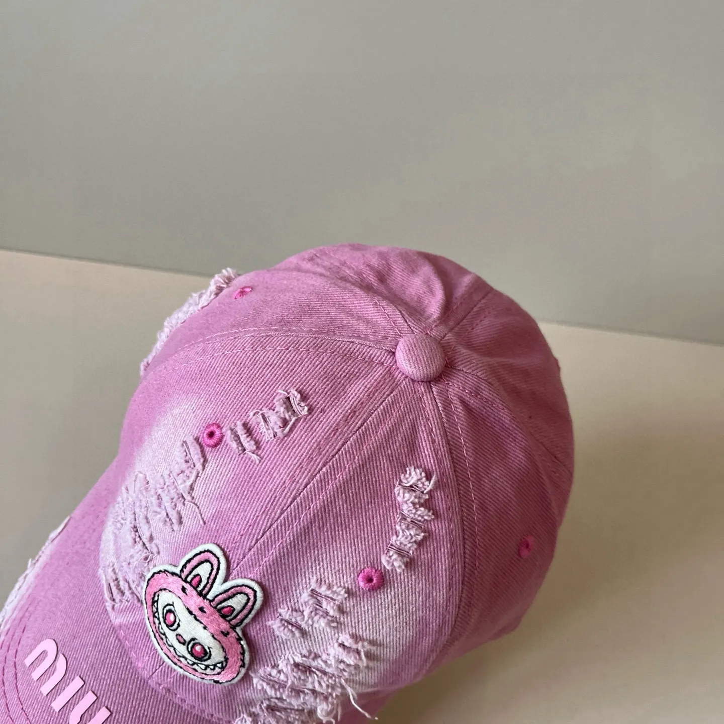 P60 miumiu original spring and summer new baseball cap, authentic mold-making and custom-made, the original workmanship is meticulous and the quality is superb!