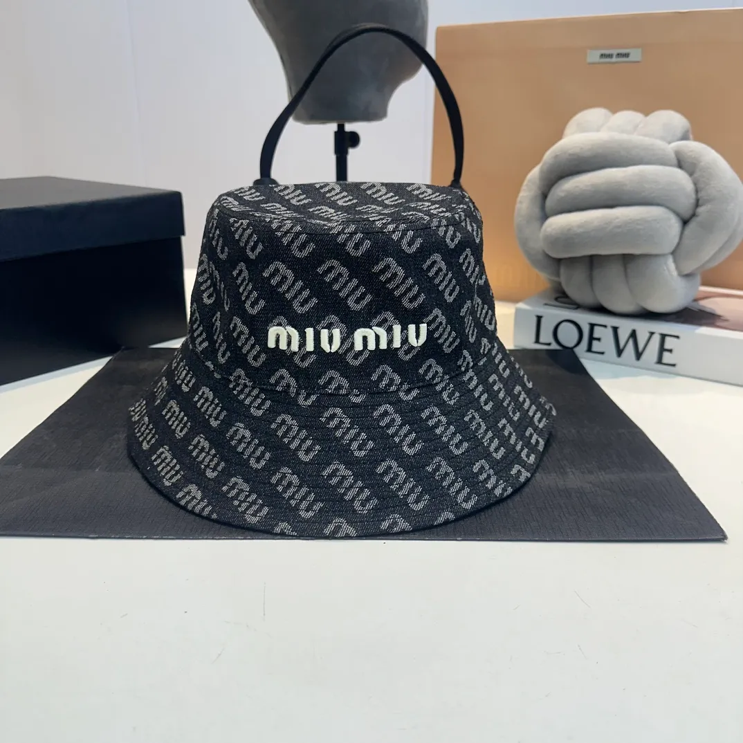 P60 miumiu new denim fisherman hat, the hottest color at the moment - full of street style! Trendy and versatile, Xiaohongshu grows grass, poison, get your boyfriend, and cool together