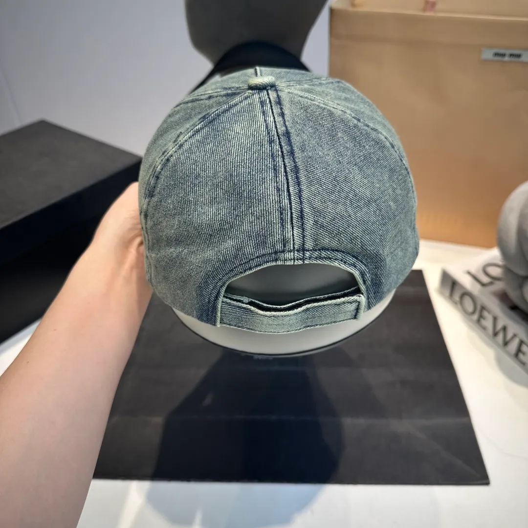 P60 miumiu Xiaohongshu popular recommendation. Original new baseball cap, authentic mold-making and custom-made, original workmanship is meticulous and the quality is superb!