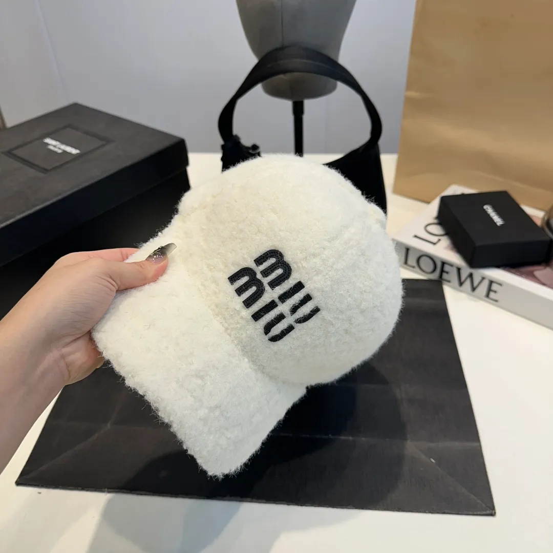 P56 Miumiu Miumiu new order style embroidered baseball cap🧢Big brand style is super easy to match, get it now!