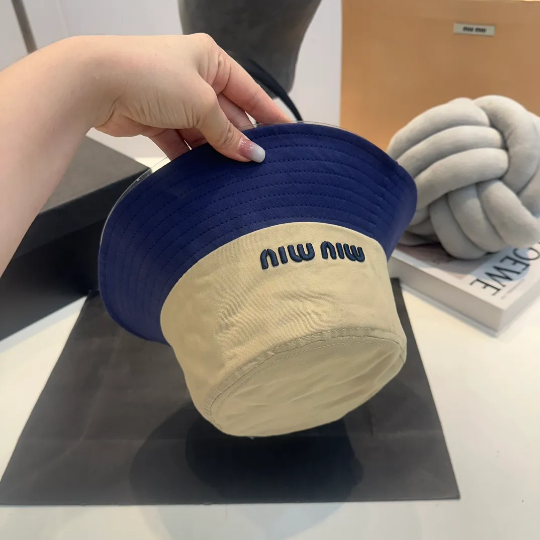 P56 MiuMiu Miu Miu girl's daily bucket hat. A very versatile baseball cap. Classic embroidered logo. Versatile and fashionable.