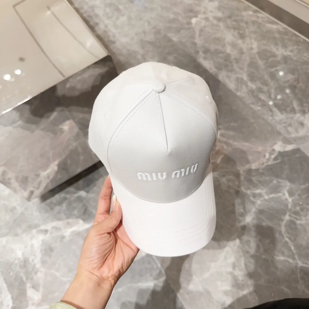 💰50 miumiu embroidered baseball cap, big brand style, very easy to match, get it now!