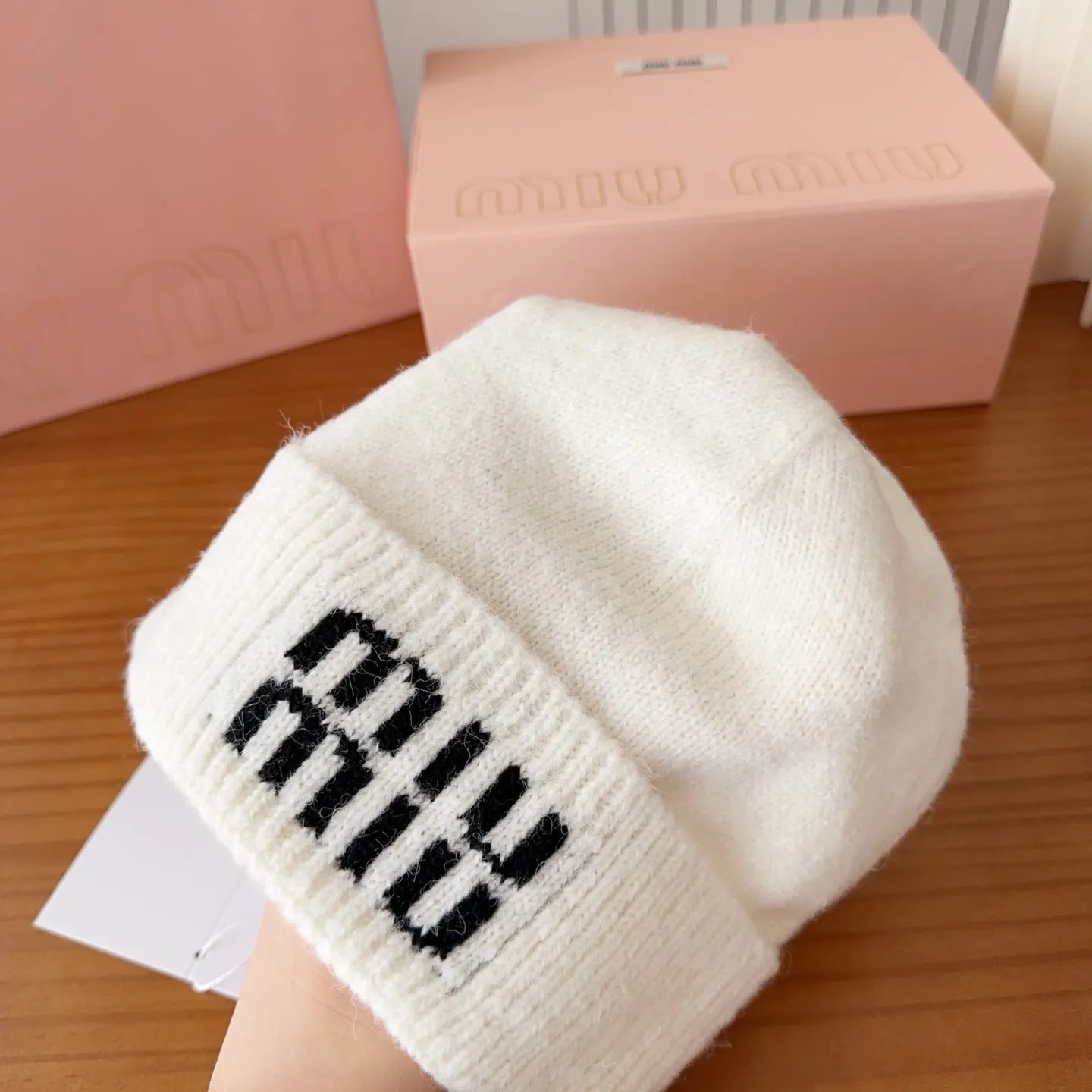 💰60 miumiu’s most popular knitted hat at the Miu Miu counter! Xiaohongshu’s new product is released, it’s so 🉑️, high-elastic fabric, classic colors, same style for men and women.