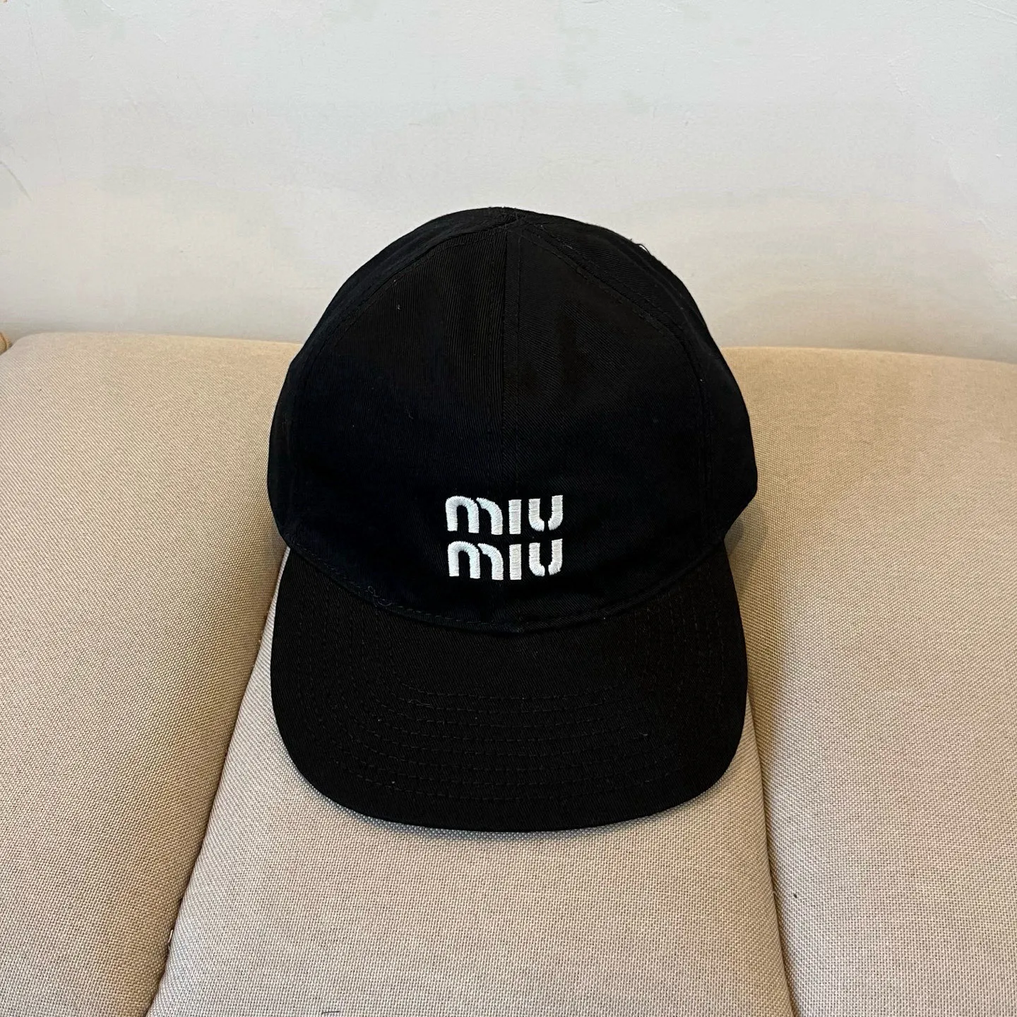 P60 miumiu original spring and summer new baseball cap, authentic mold-making and custom-made, the original workmanship is meticulous and the quality is superb!