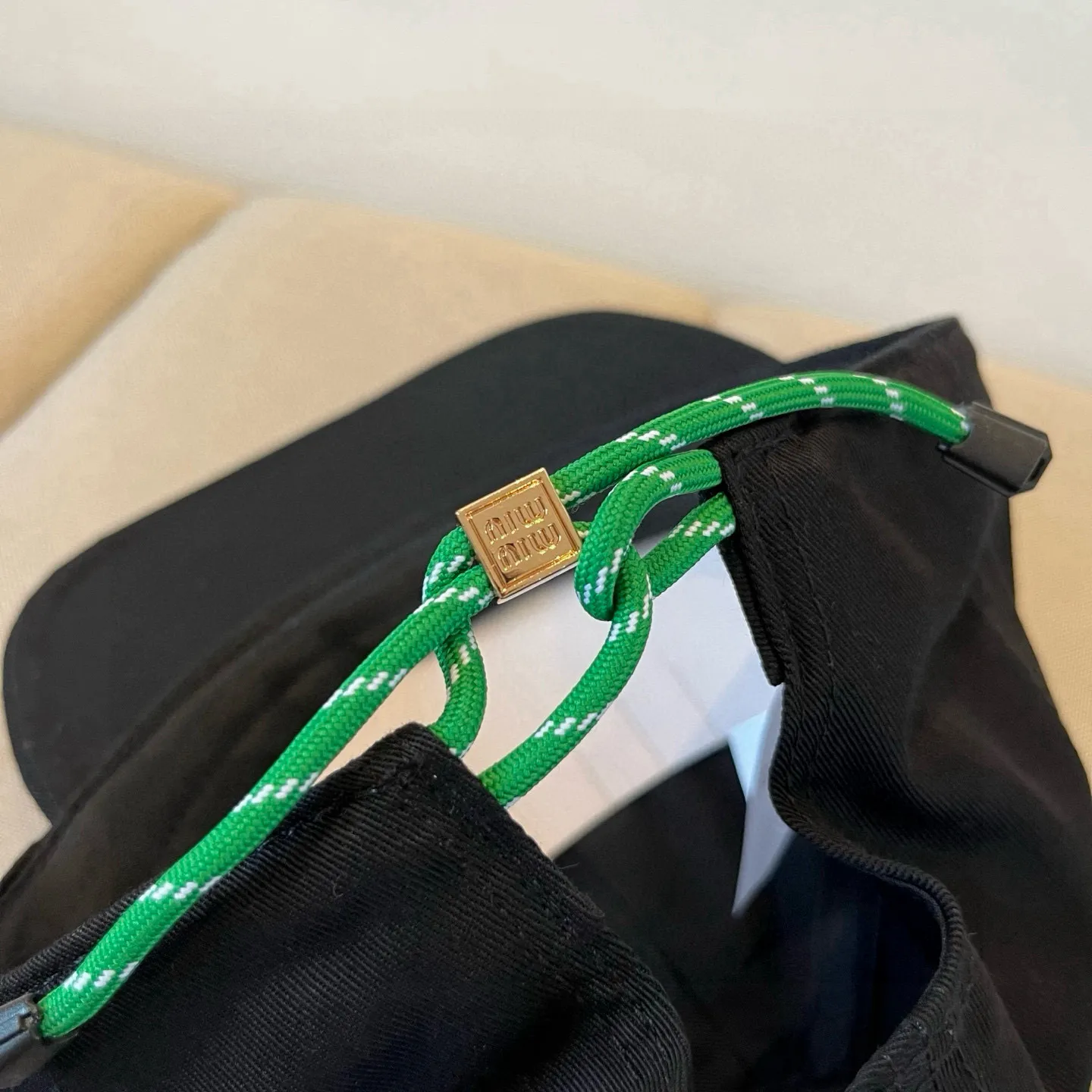 P60 miumiu original spring and summer new baseball cap, authentic mold-making and custom-made, the original workmanship is meticulous and the quality is superb!