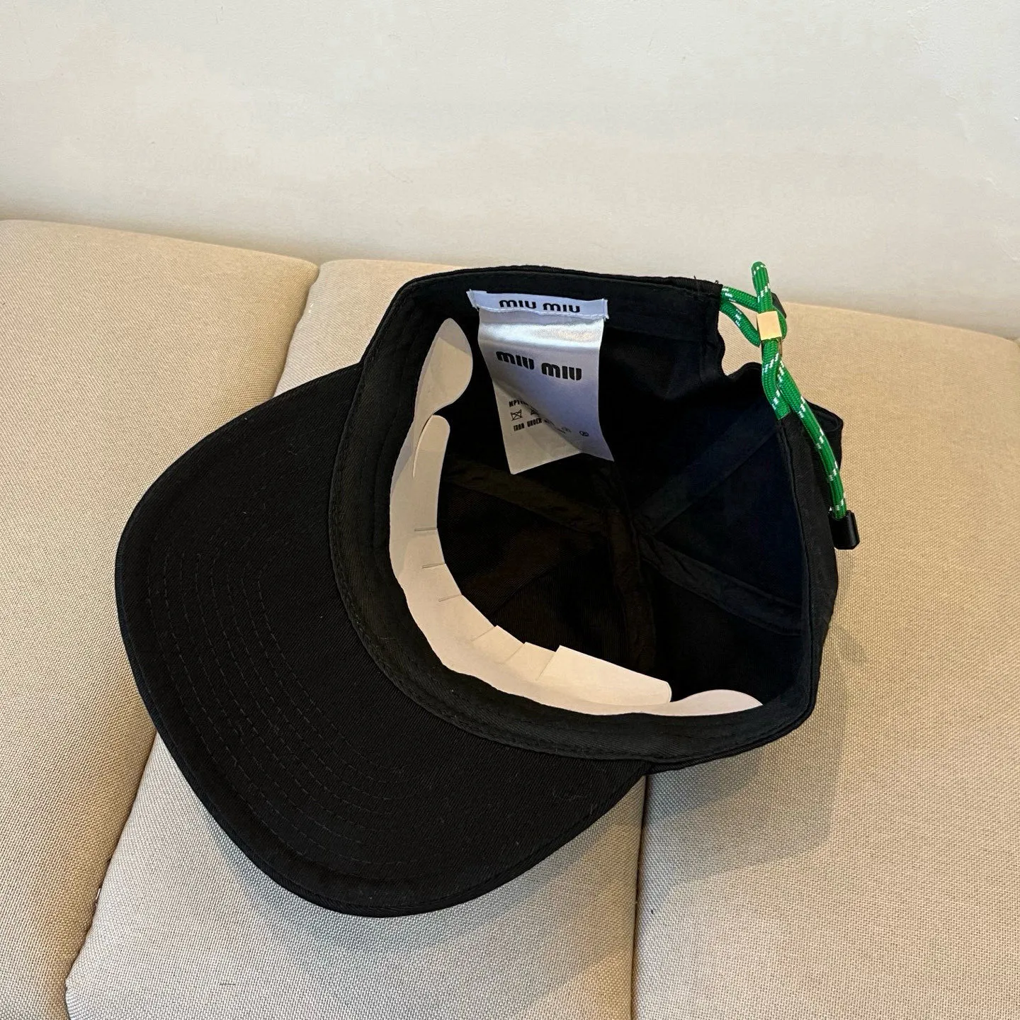 P60 miumiu original spring and summer new baseball cap, authentic mold-making and custom-made, the original workmanship is meticulous and the quality is superb!