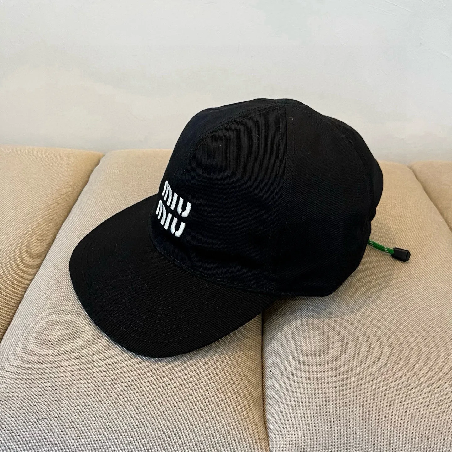 P60 miumiu original spring and summer new baseball cap, authentic mold-making and custom-made, the original workmanship is meticulous and the quality is superb!