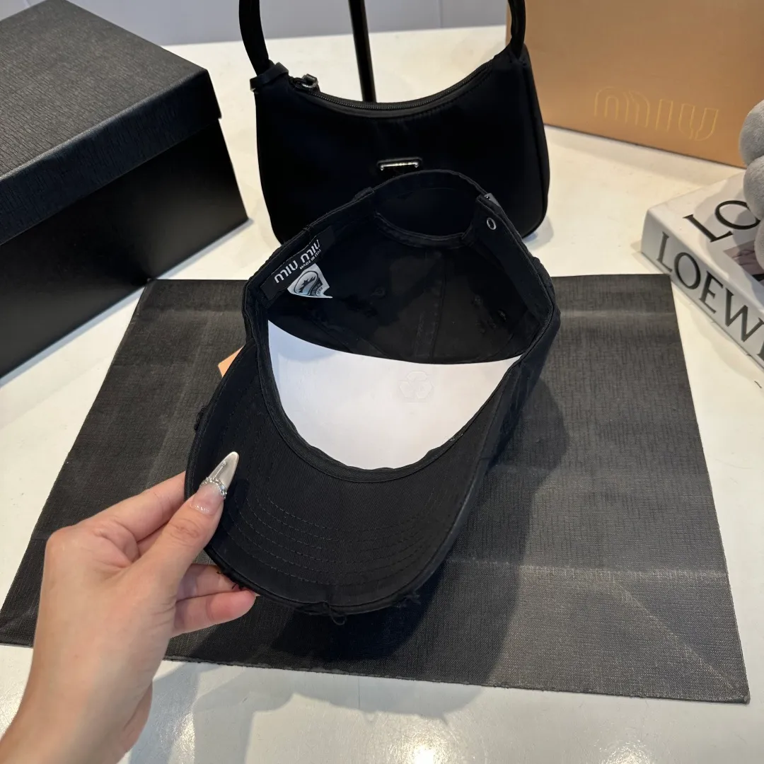P60 miumiu new ripped baseball cap, high-grade fabric, head circumference 57cm