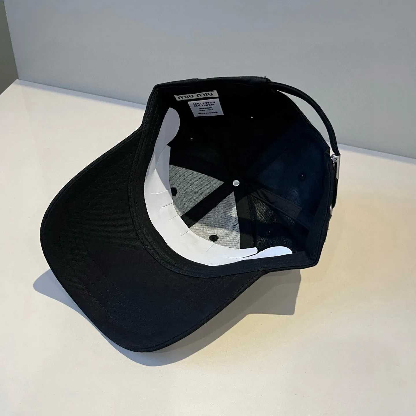 P60 miumiu original spring and summer new baseball cap, authentic mold-making and custom-made, the original workmanship is meticulous and the quality is superb!