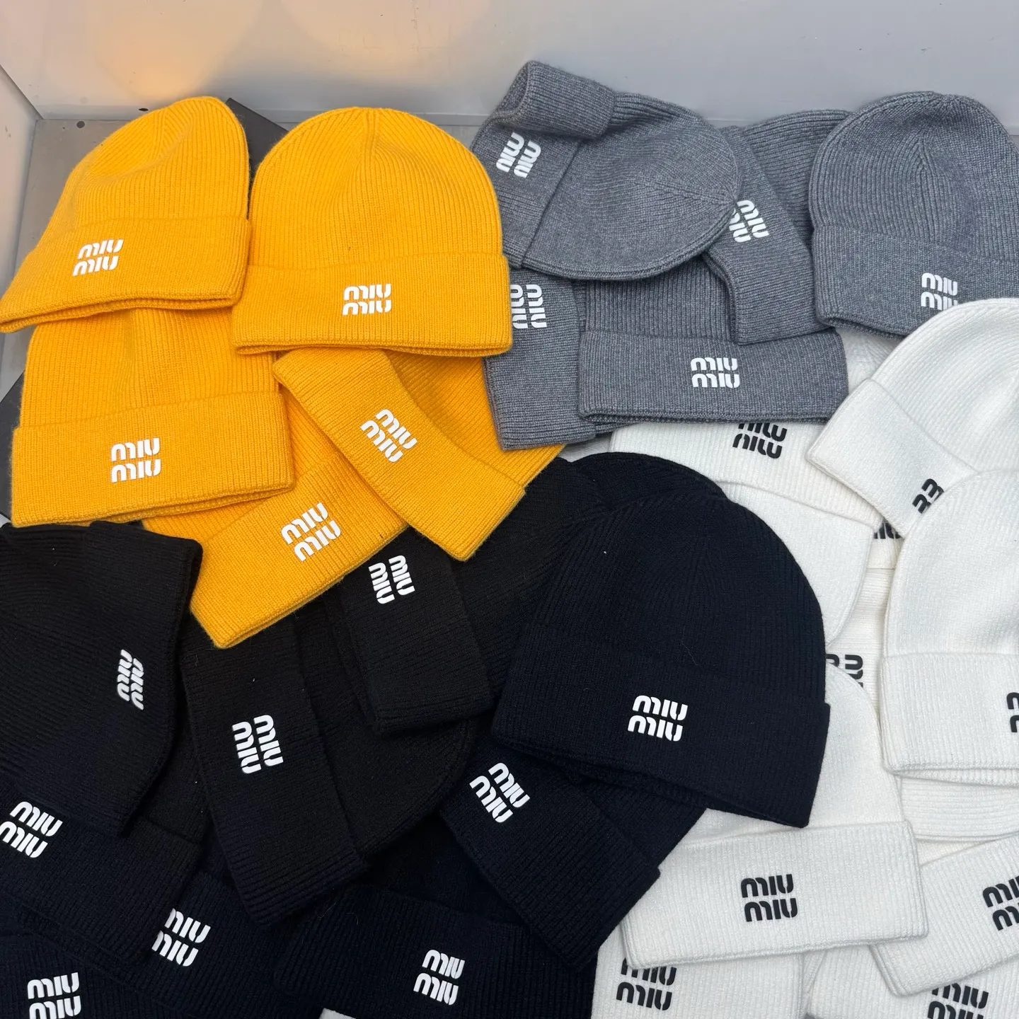 Order style miumiu beanie is shipped✈️