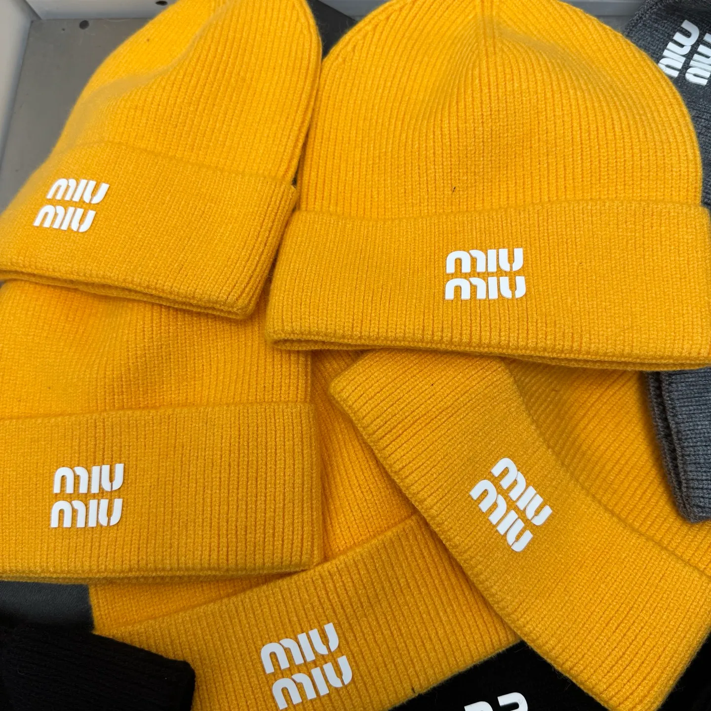 Order style miumiu beanie is shipped✈️