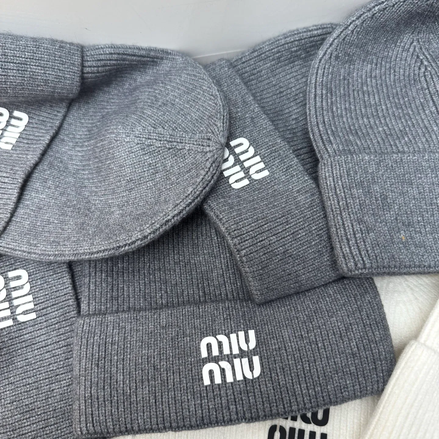 Order style miumiu beanie is shipped✈️