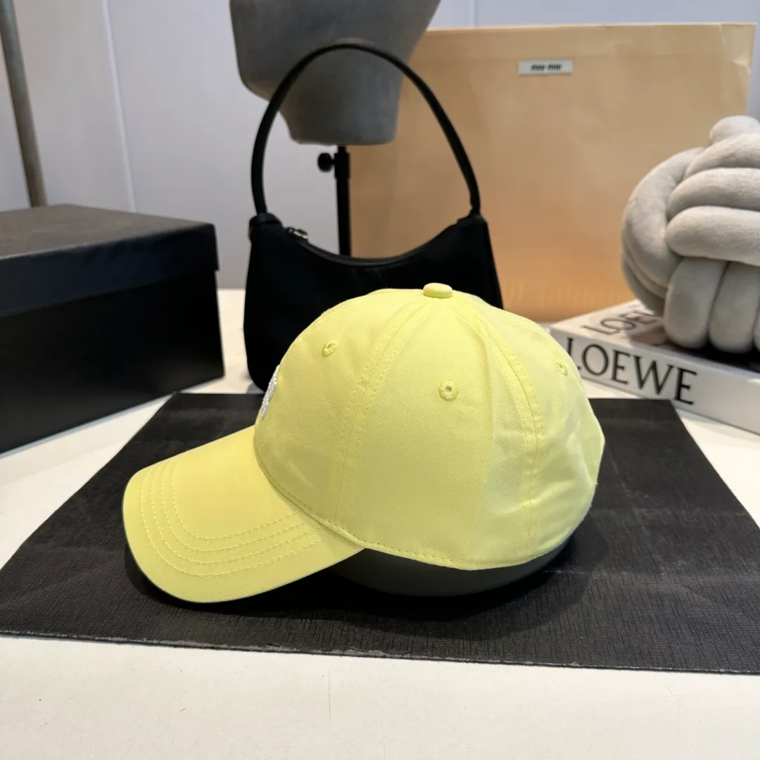 P56 miumiu's new candy-colored summer baseball cap. Color matchmaker. It's so confusing. Add a few more colors and match them as you like.