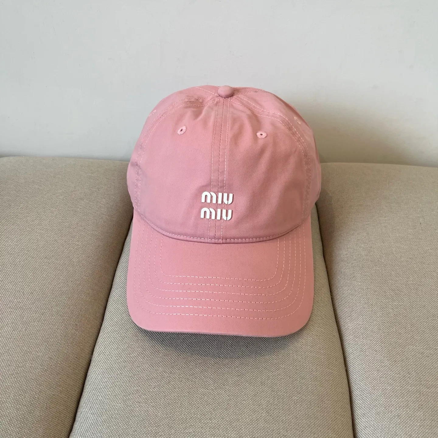 P60 miumiu original spring and summer new baseball cap, authentic mold-making and custom-made, the original workmanship is meticulous and the quality is superb!
