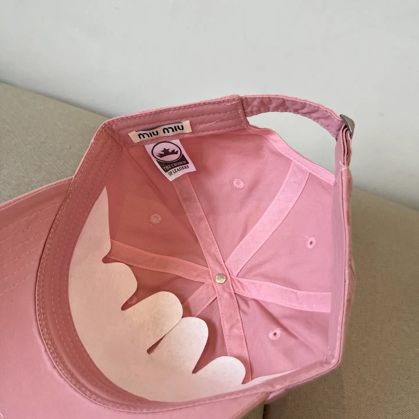 P60 miumiu original spring and summer new baseball cap, authentic mold-making and custom-made, the original workmanship is meticulous and the quality is superb!