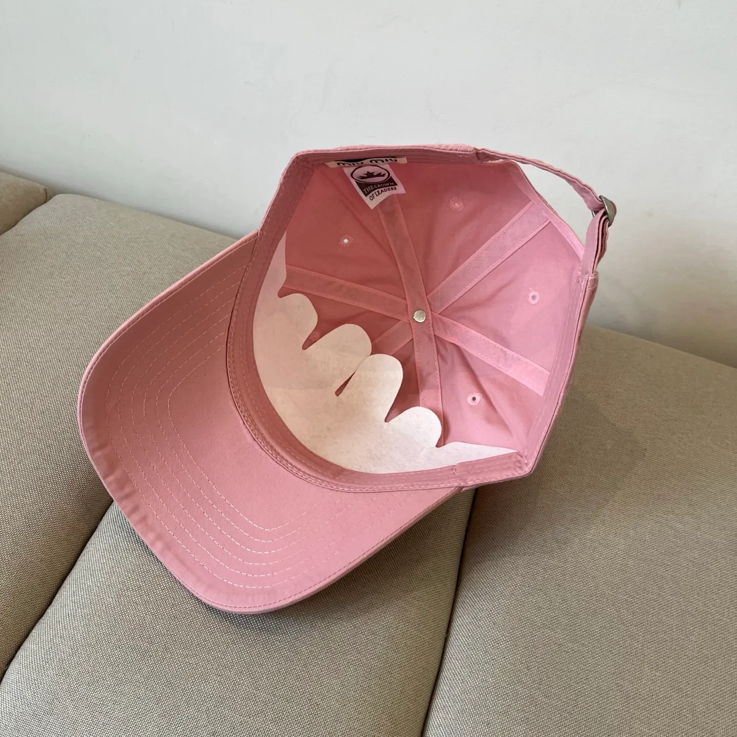 P60 miumiu original spring and summer new baseball cap, authentic mold-making and custom-made, the original workmanship is meticulous and the quality is superb!