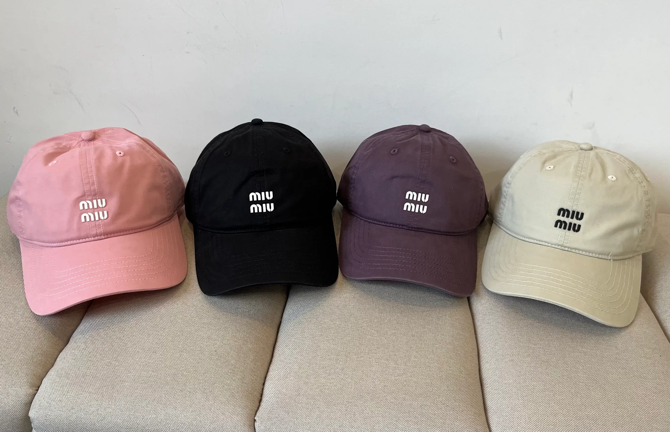 P60 miumiu original spring and summer new baseball cap, authentic mold-making and custom-made, the original workmanship is meticulous and the quality is superb!