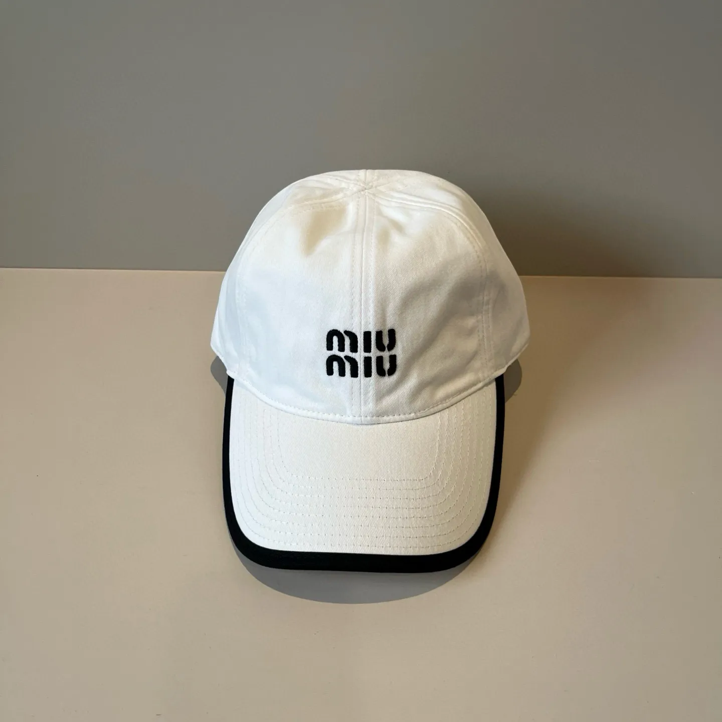 P60 miumiu original spring and summer new baseball cap, authentic mold-making and custom-made, the original workmanship is meticulous and the quality is superb!
