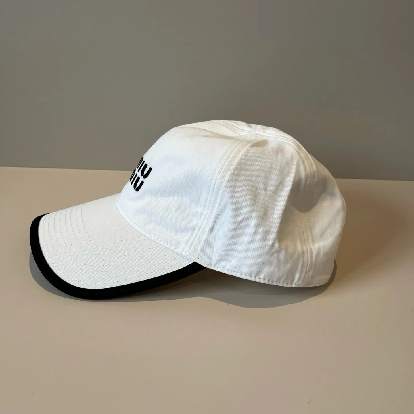 P60 miumiu original spring and summer new baseball cap, authentic mold-making and custom-made, the original workmanship is meticulous and the quality is superb!