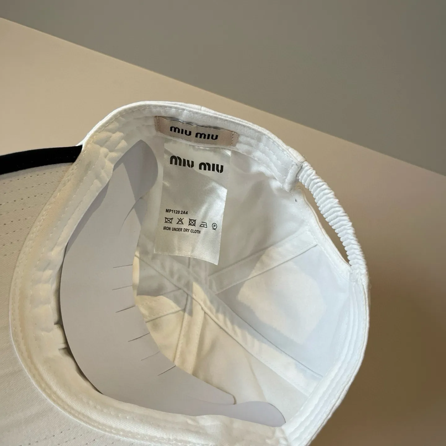 P60 miumiu original spring and summer new baseball cap, authentic mold-making and custom-made, the original workmanship is meticulous and the quality is superb!