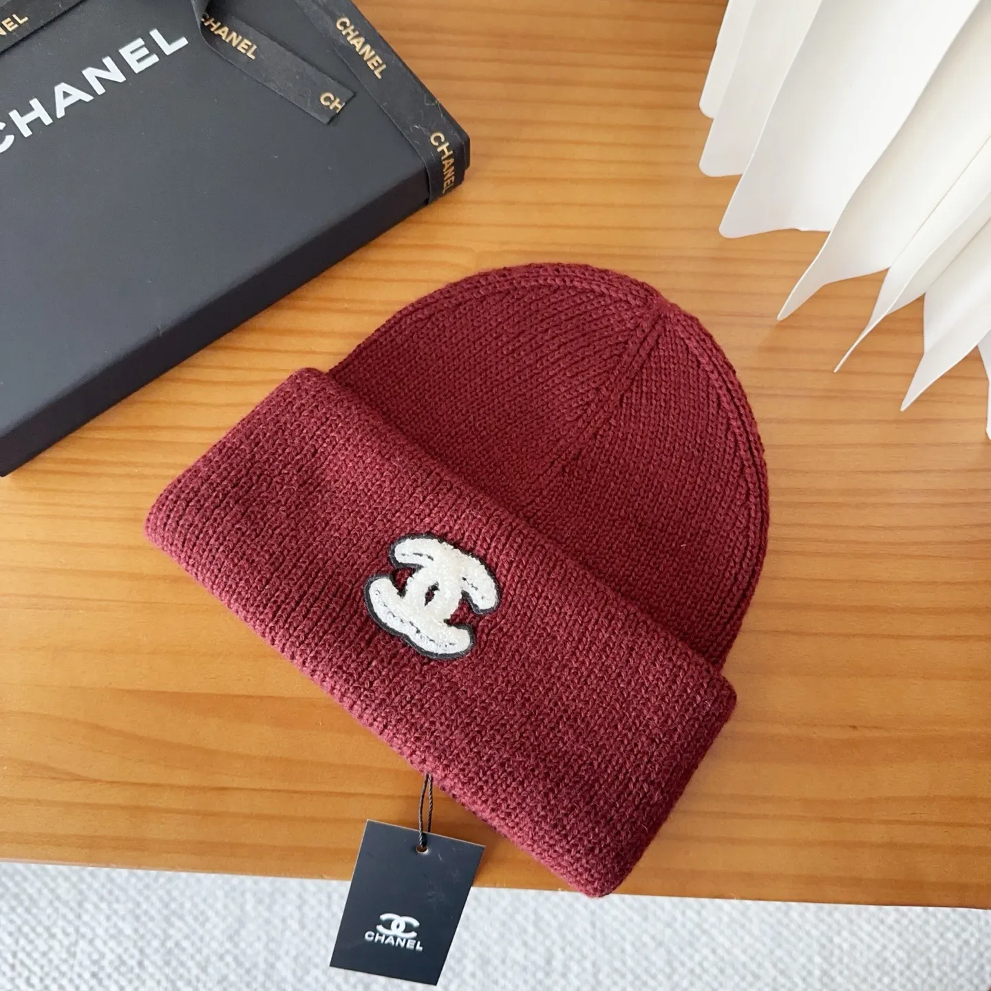 💰70 miumiu’s most popular knitted hat at Miumiu counter! Xiaohongshu’s new product is released, it’s so 🉑️, high-elastic fabric, classic colors, same style for men and women.