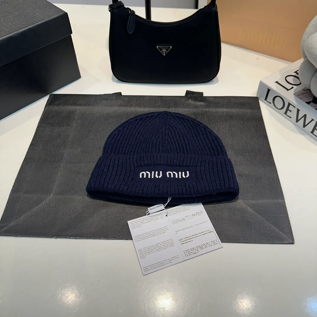 P56 high version Miumiu knitted hat, cold hat super warm