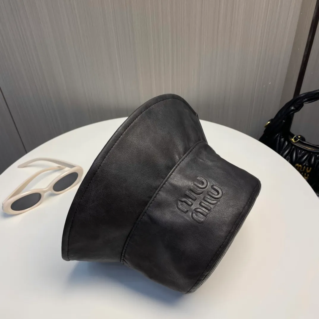 P66 comes with a cloth bag, miumiu new autumn and winter new original fisherman hat, full of retro charm, 1:1 mold customization, excellent quality, basic head circumference 56, adjustable.