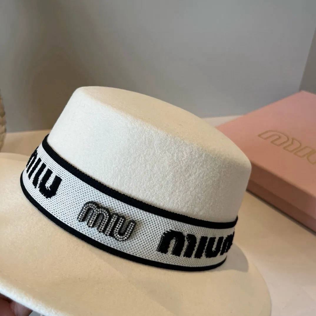 💰180¥ White miumiu autumn and winter new wool top hat, flat top hat, 100% wool🦙% fabric, head circumference 57cm