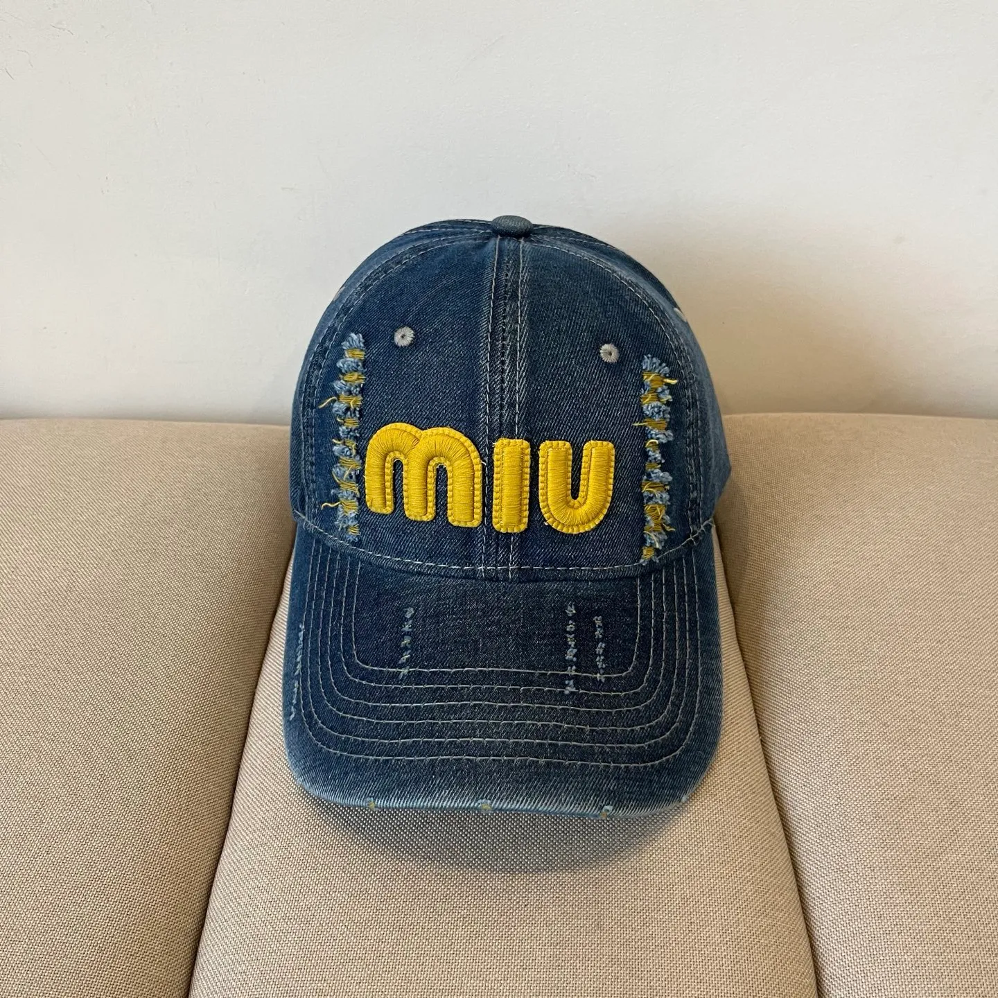 P70 miumiu original spring and summer new baseball cap, authentic mold-making and custom-made, the original workmanship is meticulous and the quality is superb!