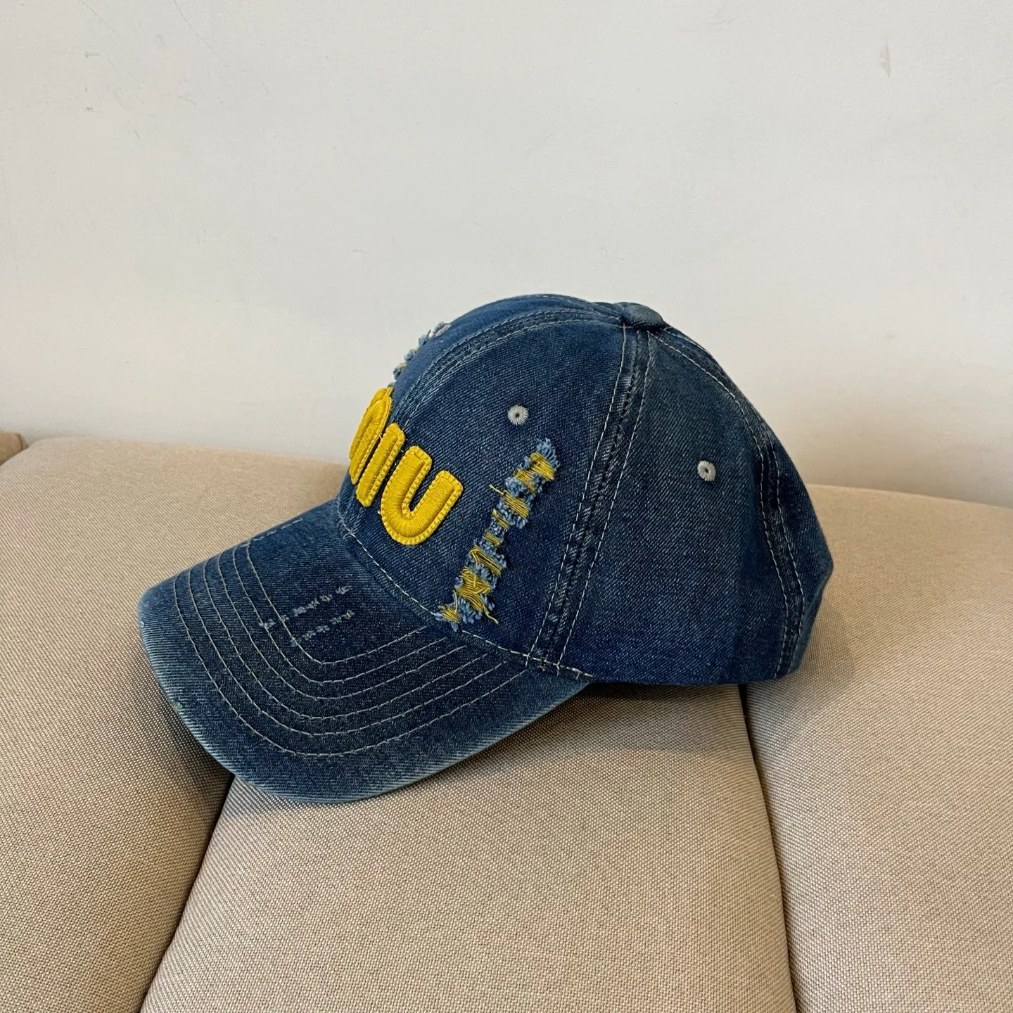 P70 miumiu original spring and summer new baseball cap, authentic mold-making and custom-made, the original workmanship is meticulous and the quality is superb!