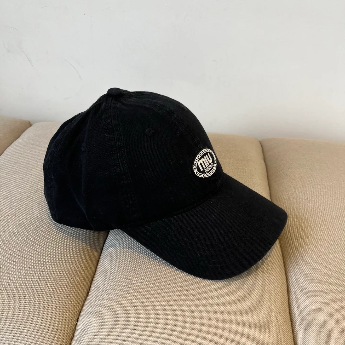 P60 miumiu original spring and summer new baseball cap, authentic mold-making and custom-made, the original workmanship is meticulous and the quality is superb!