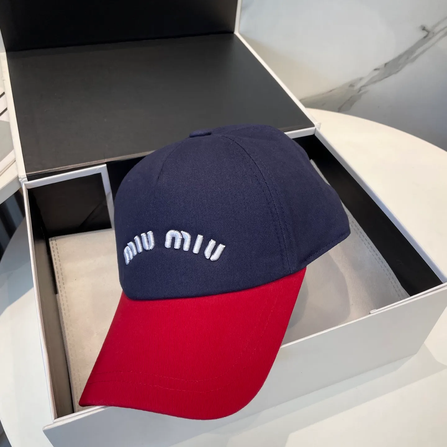 P70💛 Comes with dust bag. [Miumiu Miu Miu] New order style embroidered baseball cap🧢Big brand style is super easy to match, hurry up and get it!