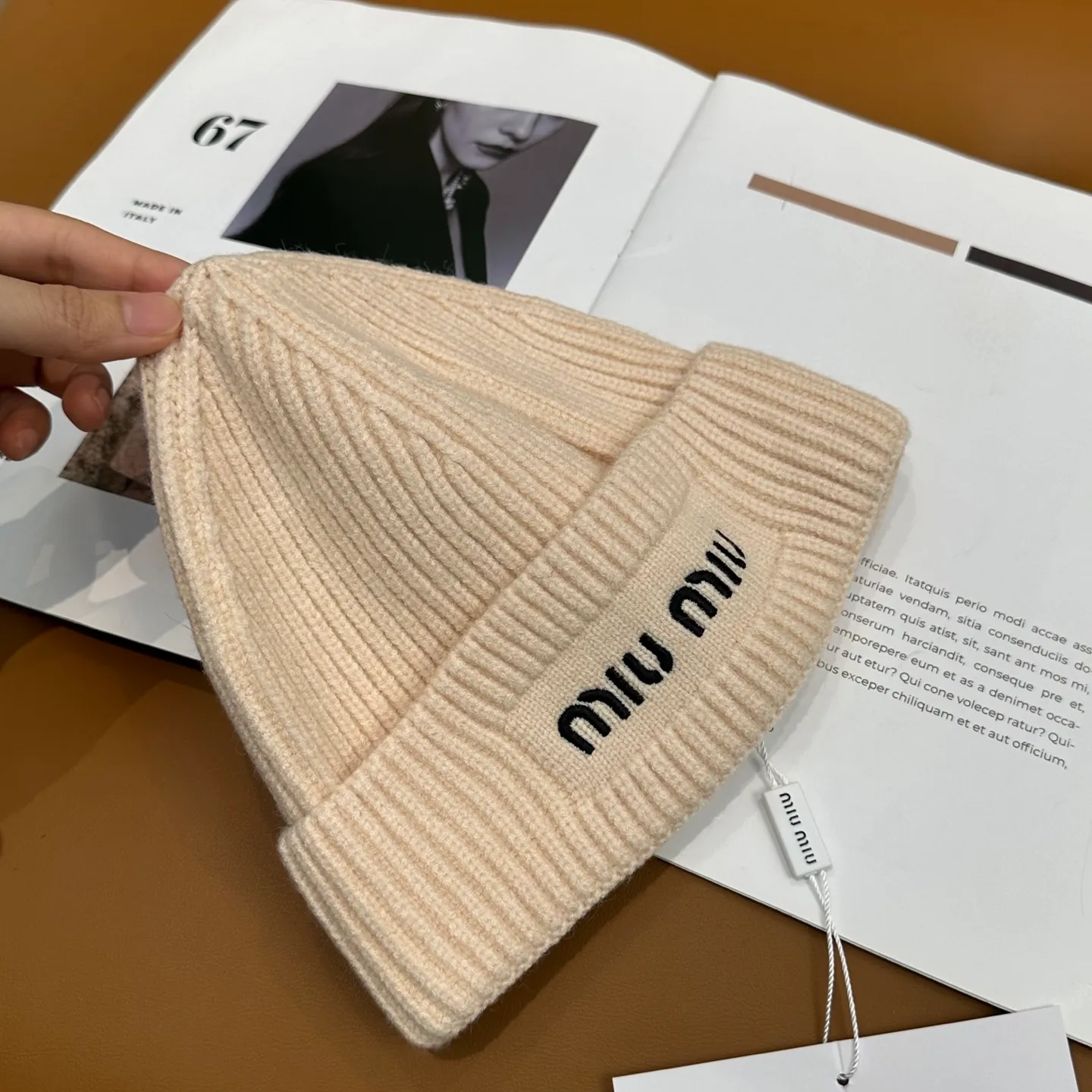 P66 miumiu Miu Miu counter's popular embroidered logo knitted hat! Xiaohongshu’s new product is released, it’s so 🉑️, high-elastic fabric, classic color