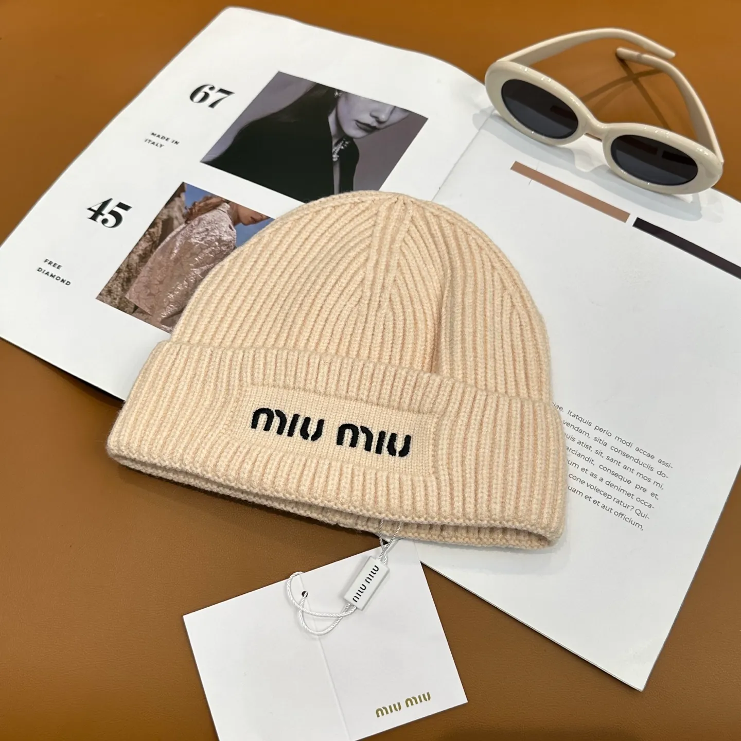 P66 miumiu Miu Miu counter's popular embroidered logo knitted hat! Xiaohongshu’s new product is released, it’s so 🉑️, high-elastic fabric, classic color