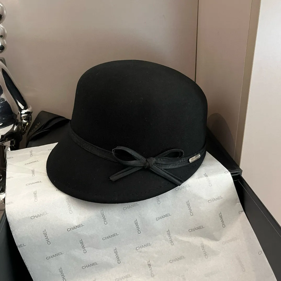 💰180¥ Black miumiu 2024 autumn and winter new wool 🦙 peaked cap, 100% wool fabric%, head circumference 57cm