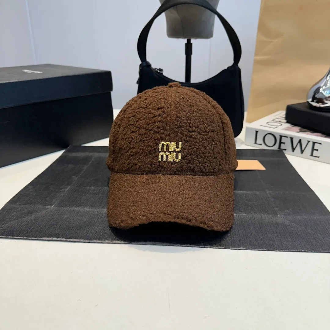 P60 miumiu 25 autumn and winter new lamb wool letter baseball cap