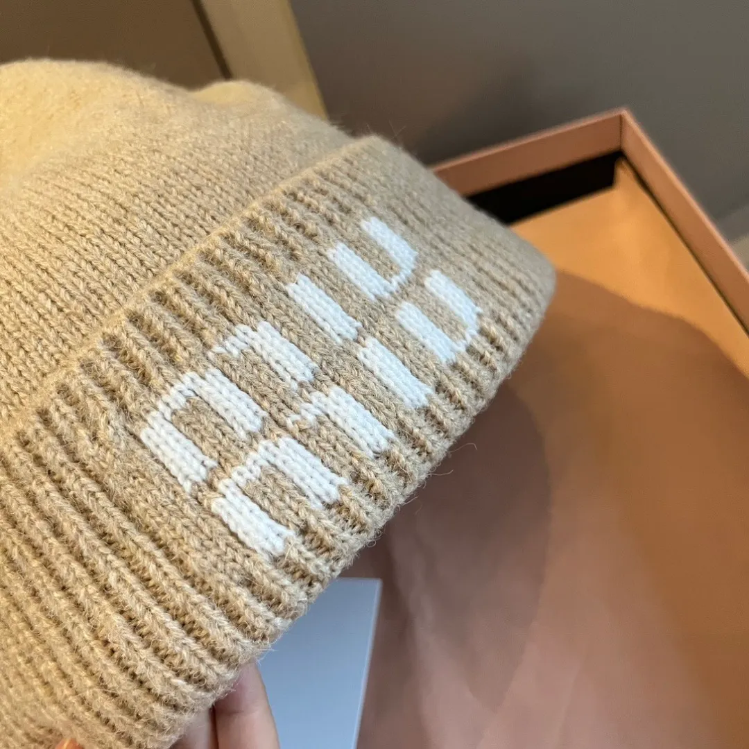 💰60¥ miumiu Miu Miu counter new knitted woolen hat