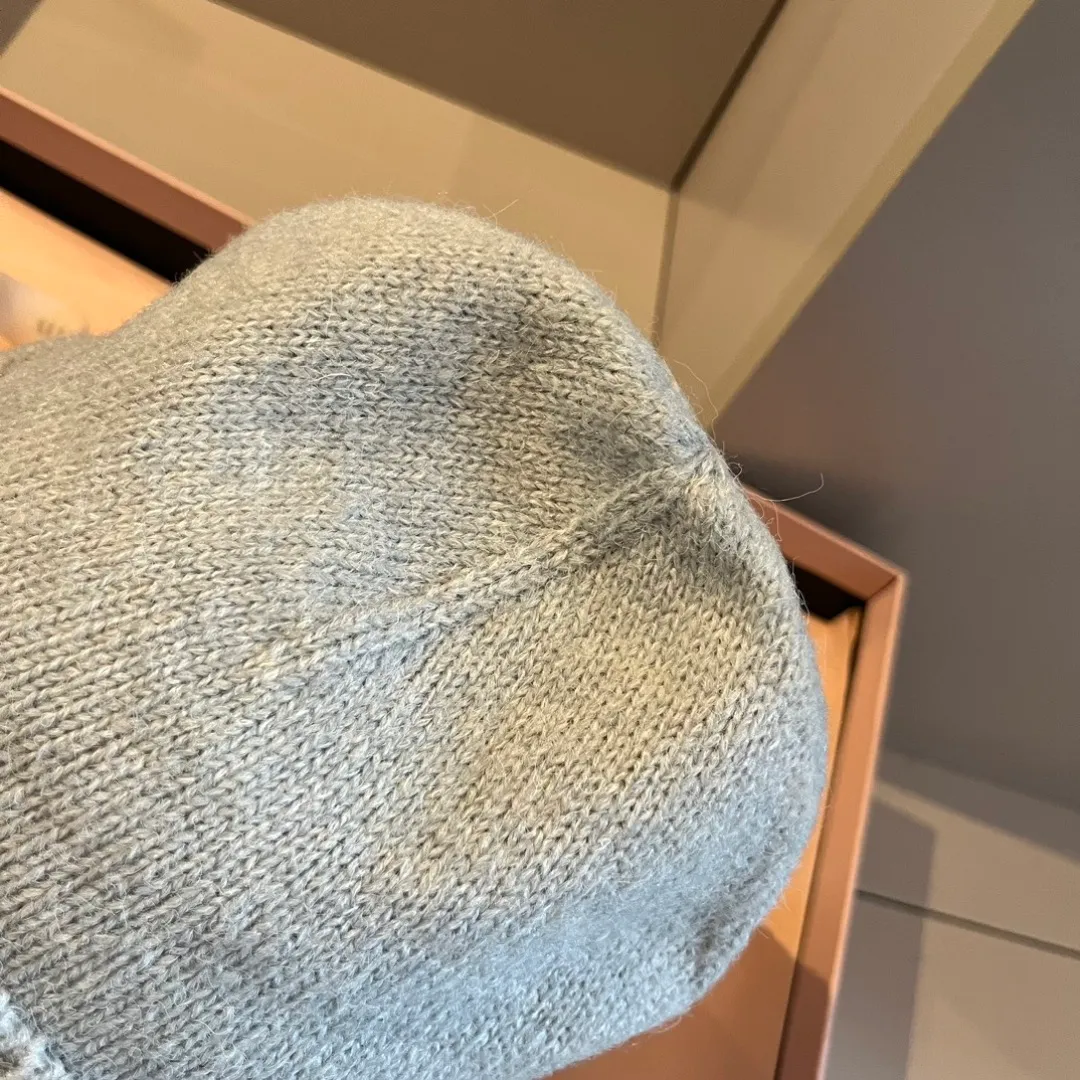 💰60¥ miumiu Miu Miu counter new knitted woolen hat