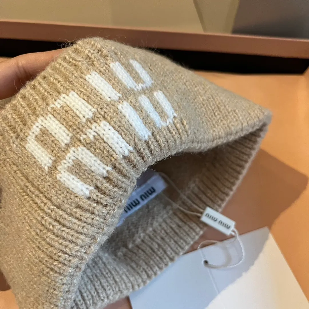 💰60¥ miumiu Miu Miu counter new knitted woolen hat