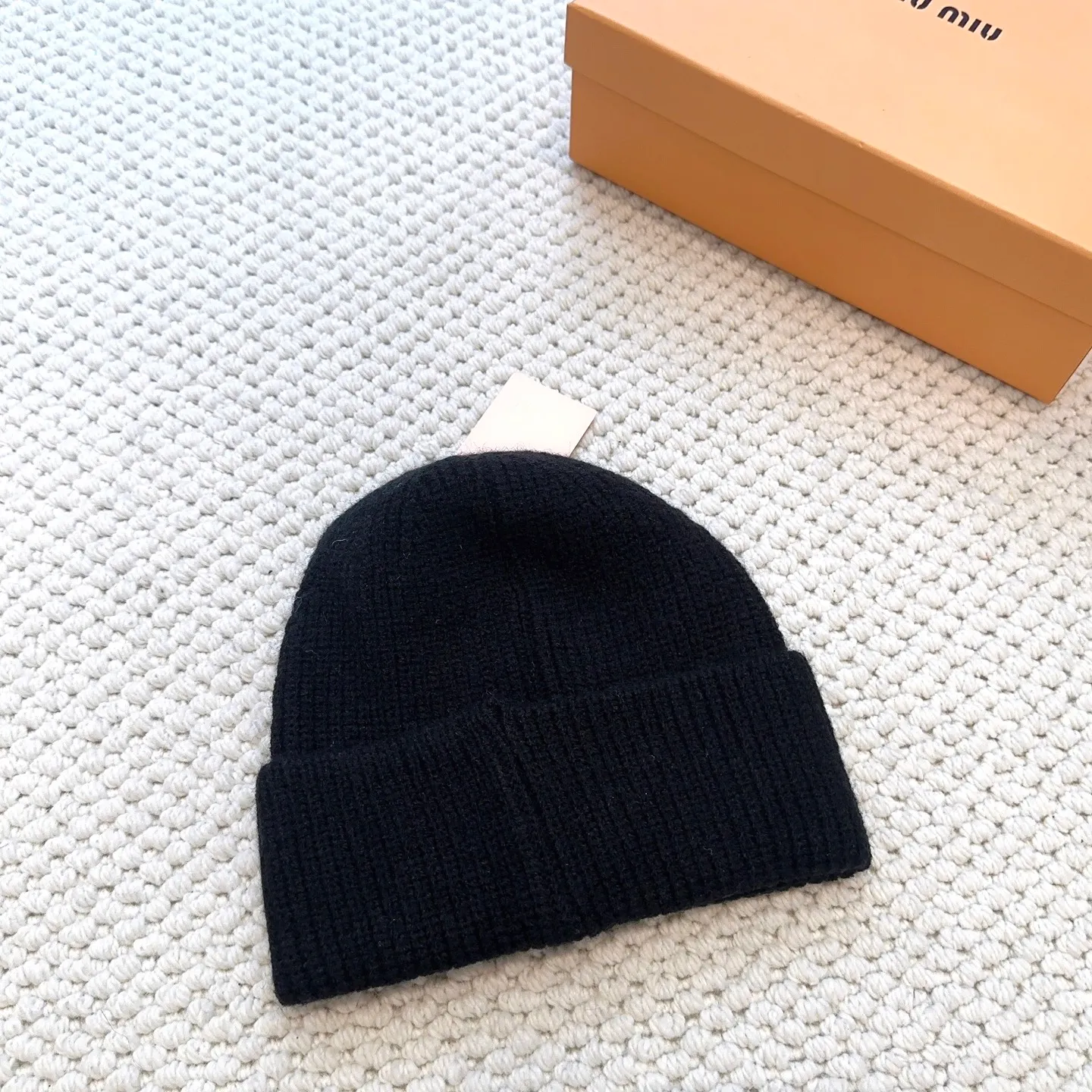 P50 miumiu Miu Miu counter's popular embroidered logo knitted hat! Xiaohongshu’s new product is released, it’s so 🉑️, high-elastic fabric, classic color
