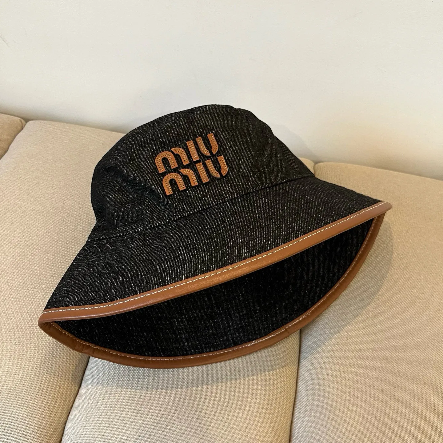 P70 miumiu original spring and summer new fisherman hat, genuine mold-making and custom-made, the original workmanship is meticulous and the quality is superb!