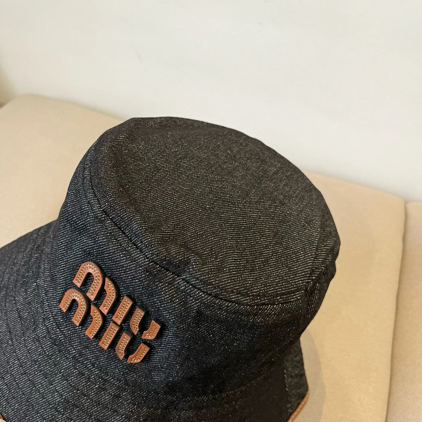 P70 miumiu original spring and summer new fisherman hat, genuine mold-making and custom-made, the original workmanship is meticulous and the quality is superb!
