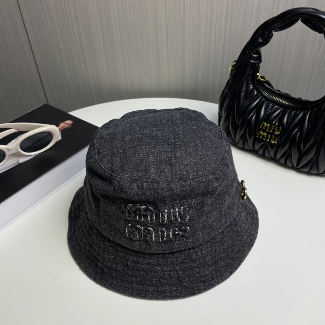 P76💛 Comes with dust bag. [Miumiu Miumiu] New denim order style bucket hat, big brand style is super easy to match, hurry up and get it!