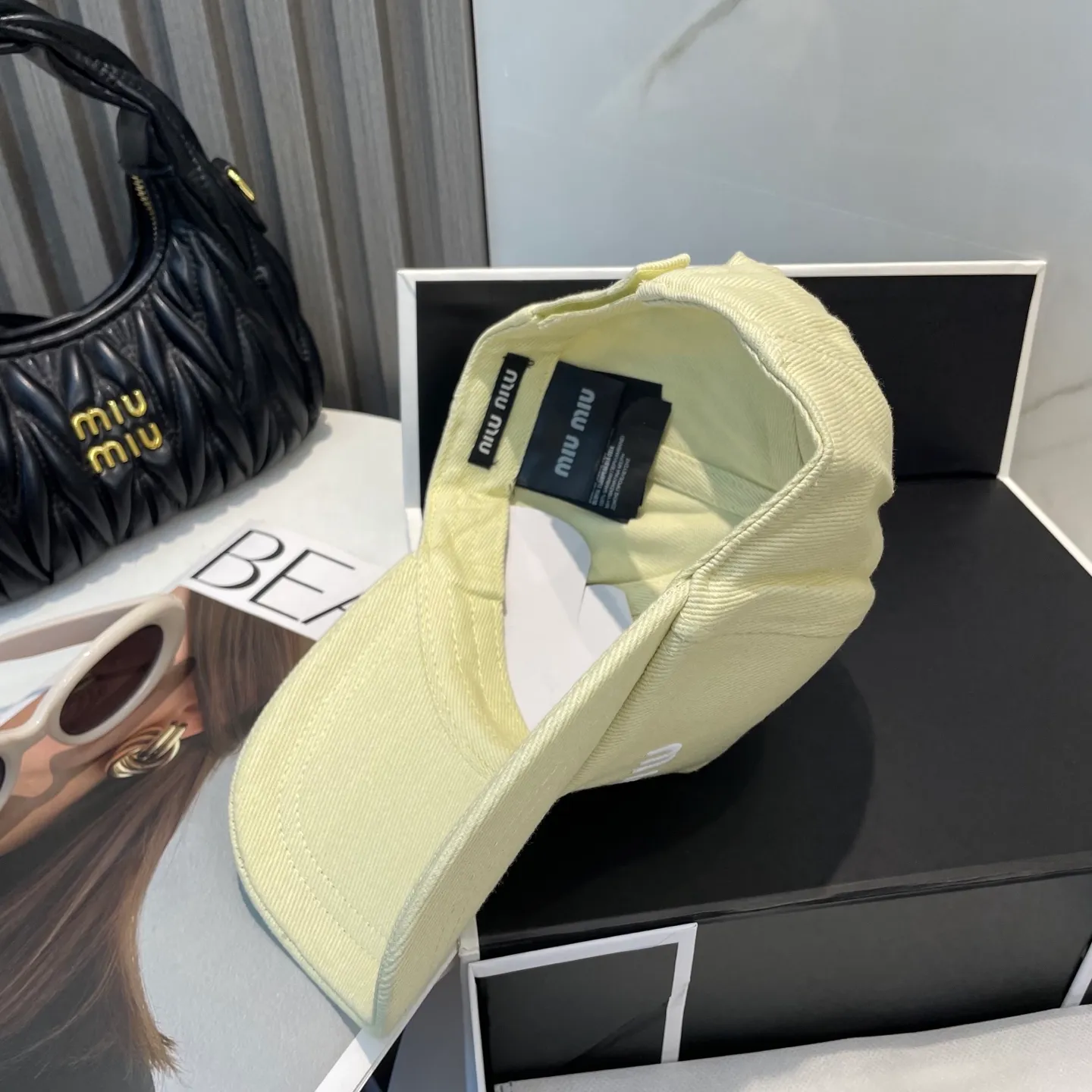 P60💛 Comes with dust bag. [Miumiu Miu Miu] New order style embroidered baseball cap🧢Big brand style is super easy to match, hurry up and get it!