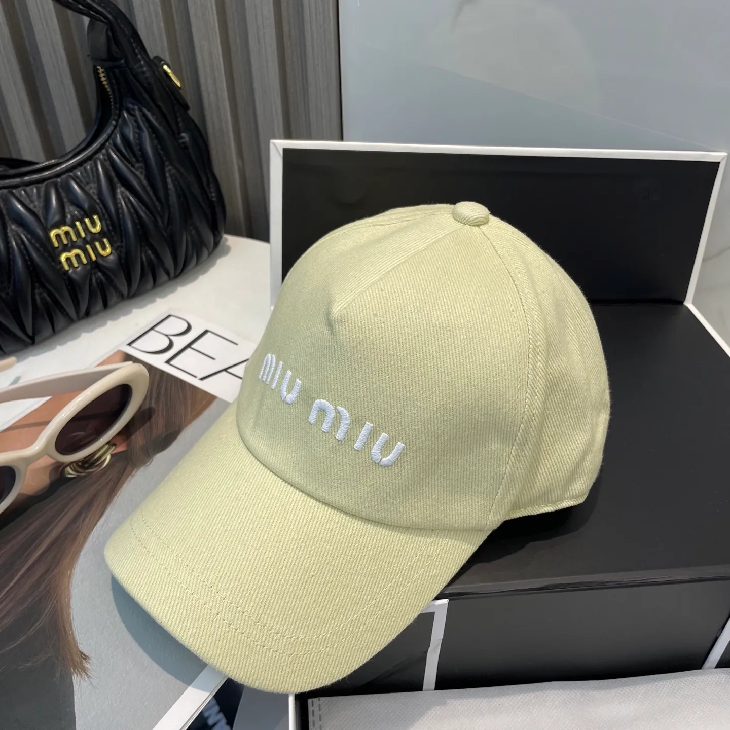 P60💛 Comes with dust bag. [Miumiu Miu Miu] New order style embroidered baseball cap🧢Big brand style is super easy to match, hurry up and get it!