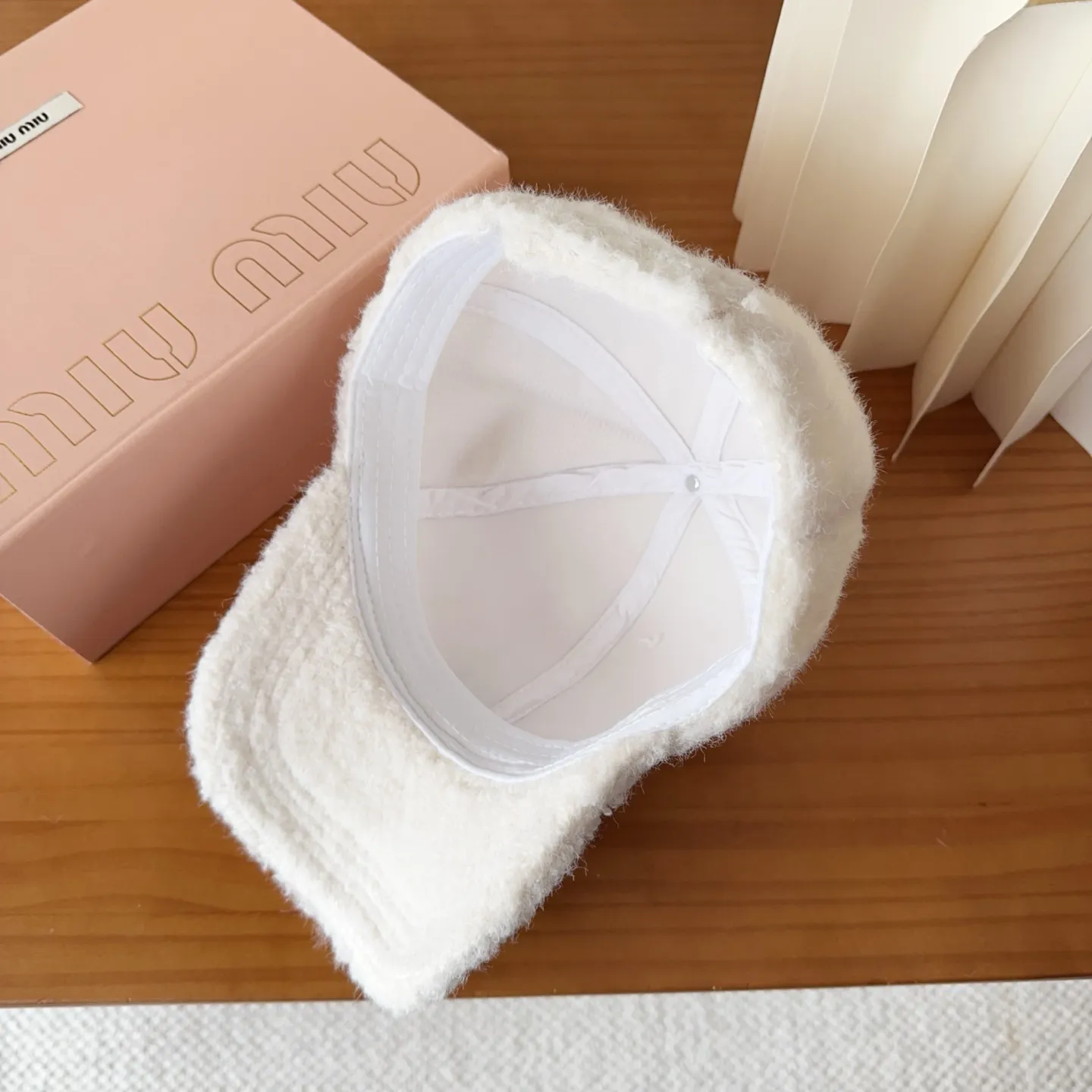 💰48 Miumiu Miumiu new order style embroidered baseball cap🧢Big brand style is super easy to match, get it now!