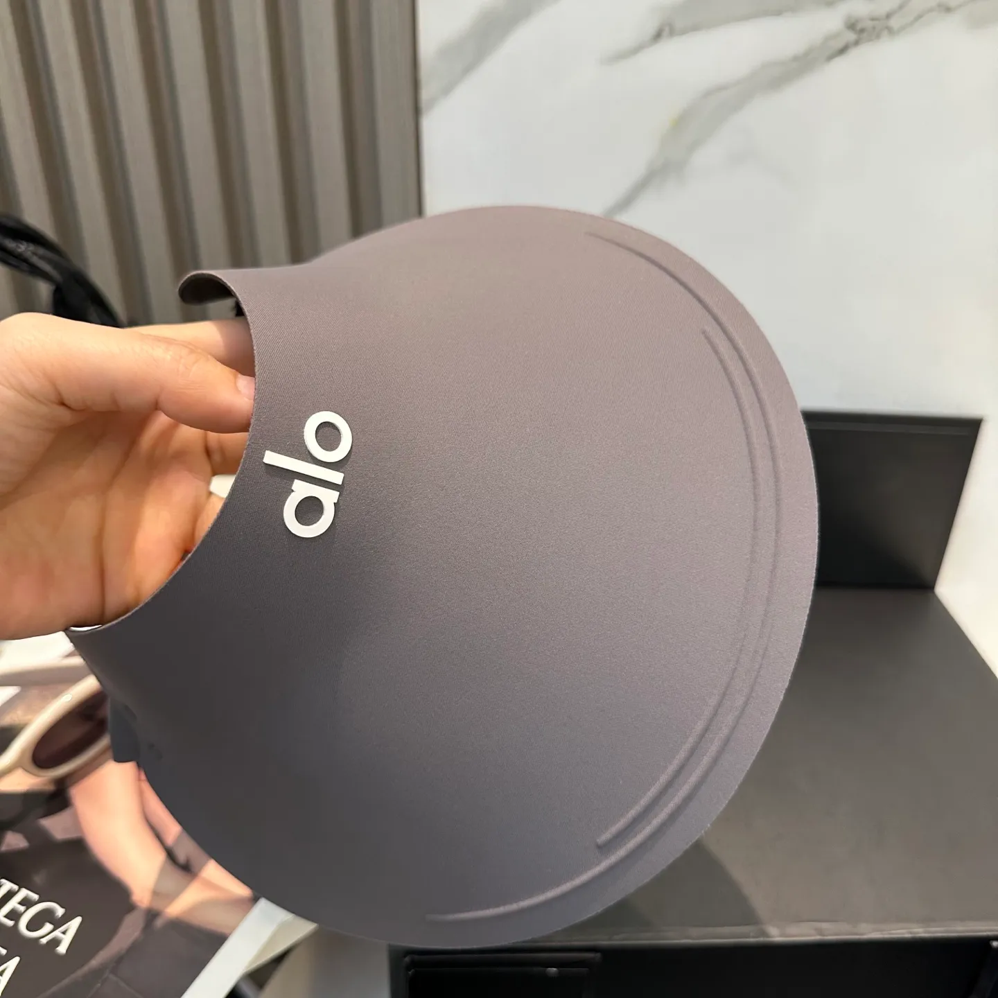 P60 miumiu Miu Miu～The new summer style seamless duck bill empty top hat is a summer sunshade artifact. It will not be stuffy at all, and the oversized brim is more sun-protective.