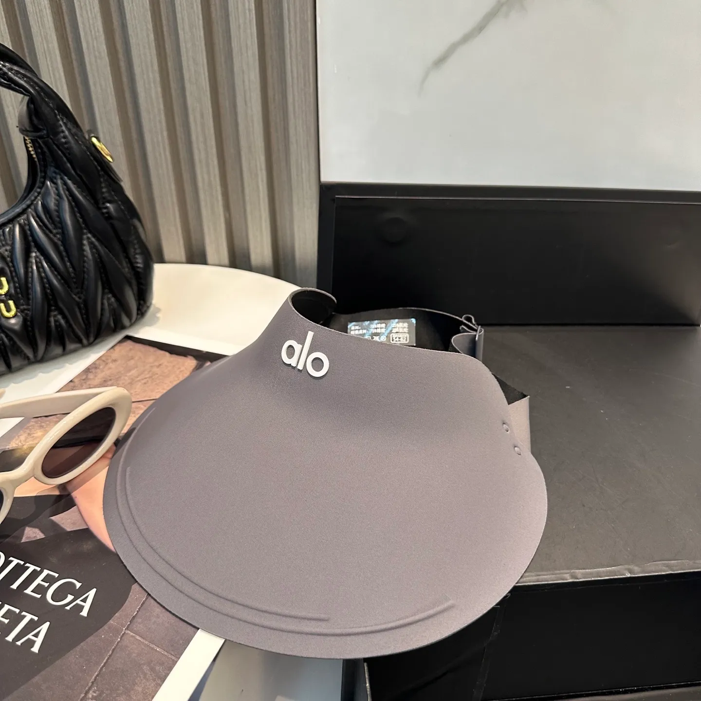 P60 miumiu Miu Miu～The new summer style seamless duck bill empty top hat is a summer sunshade artifact. It will not be stuffy at all, and the oversized brim is more sun-protective.