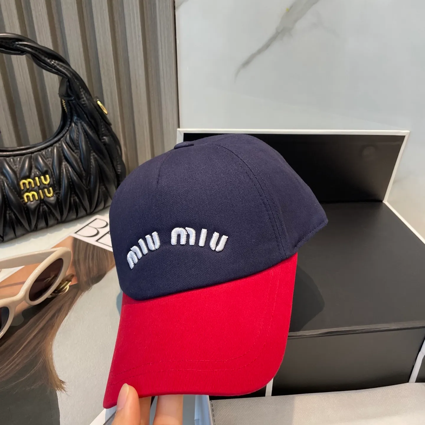 P60💛 Comes with dust bag. [Miumiu Miu Miu] New order style embroidered baseball cap🧢Big brand style is super easy to match, hurry up and get it!