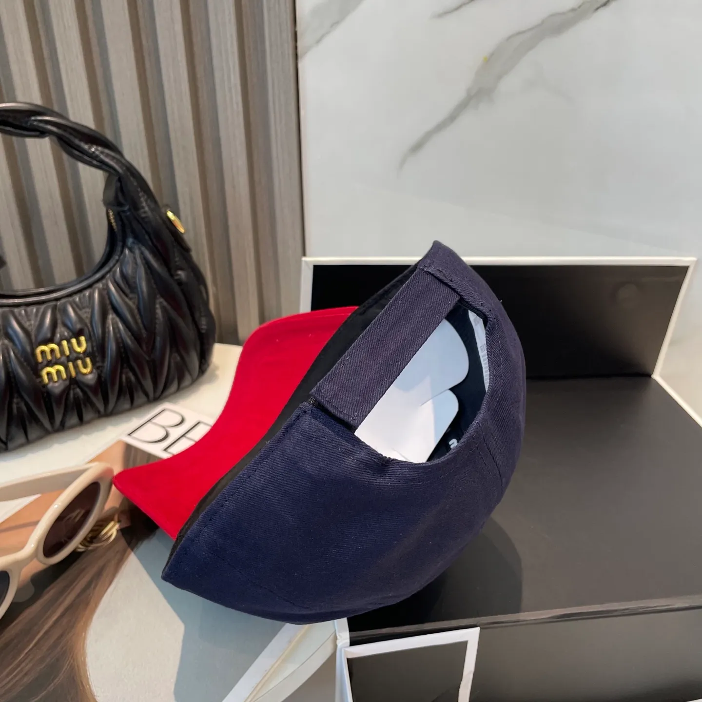 P60💛 Comes with dust bag. [Miumiu Miu Miu] New order style embroidered baseball cap🧢Big brand style is super easy to match, hurry up and get it!